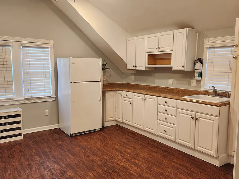 Semel Ave — Photo 1