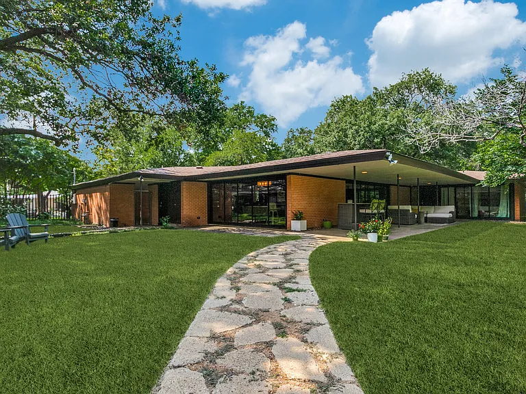 Royal Springs Dr — Photo 20