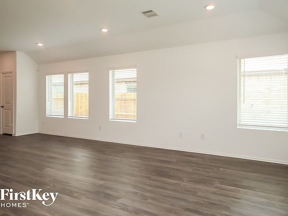 3rd image of 4811 Lenox Grove Ln