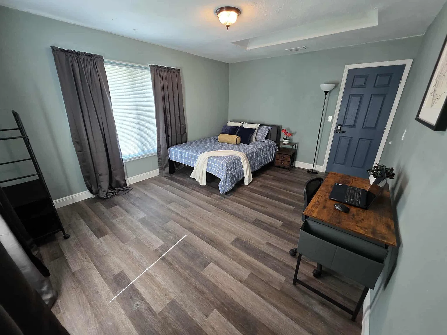 4 bed, 2.0 bath, 2163 sqft, $888 — Photo 4