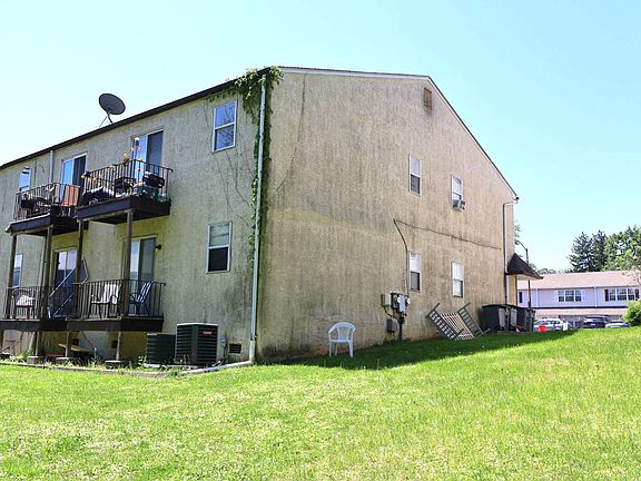 3rd image of 601 Country Ln