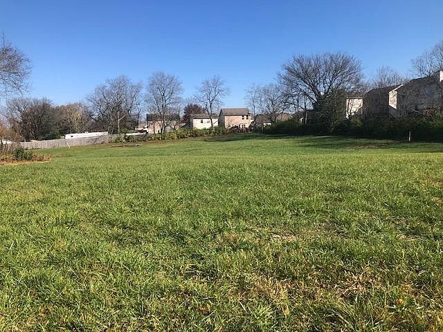 1st image of 690 Woodward Ln