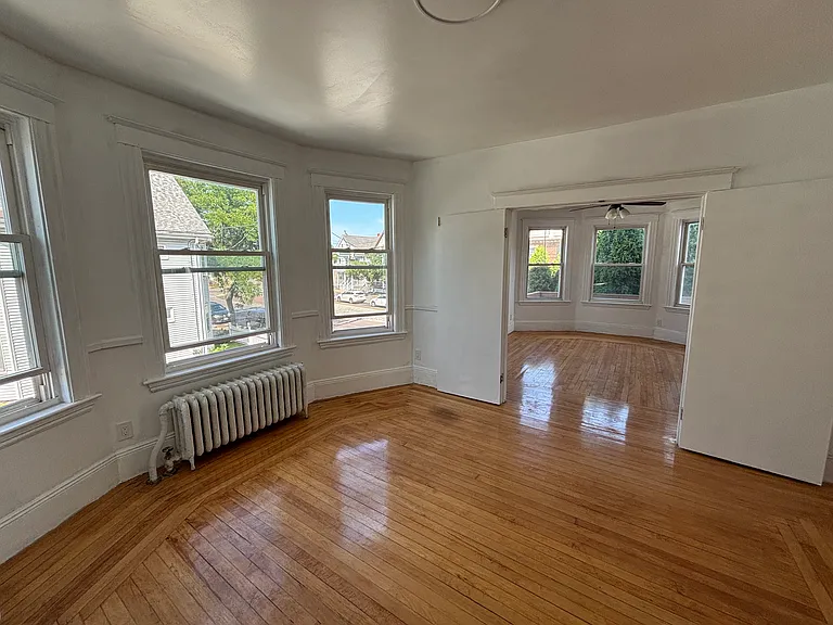 418 Essex St #2 — Photo 12