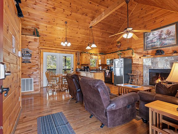 5th image of 1543 Rainbow Ridge Way