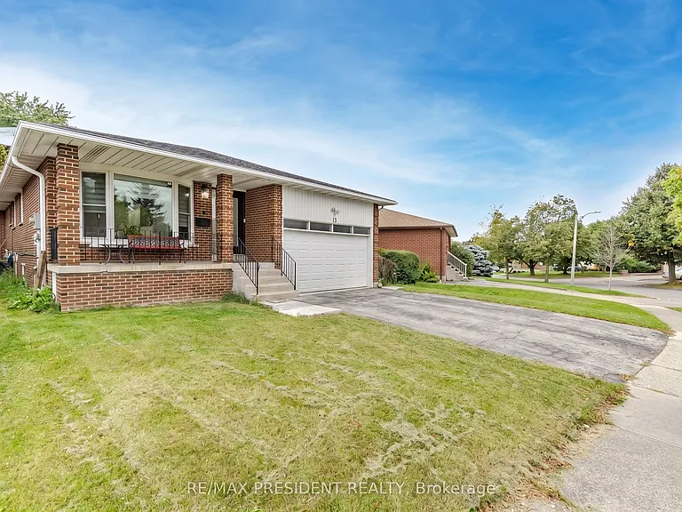 13 Panorama Cres — Photo 4