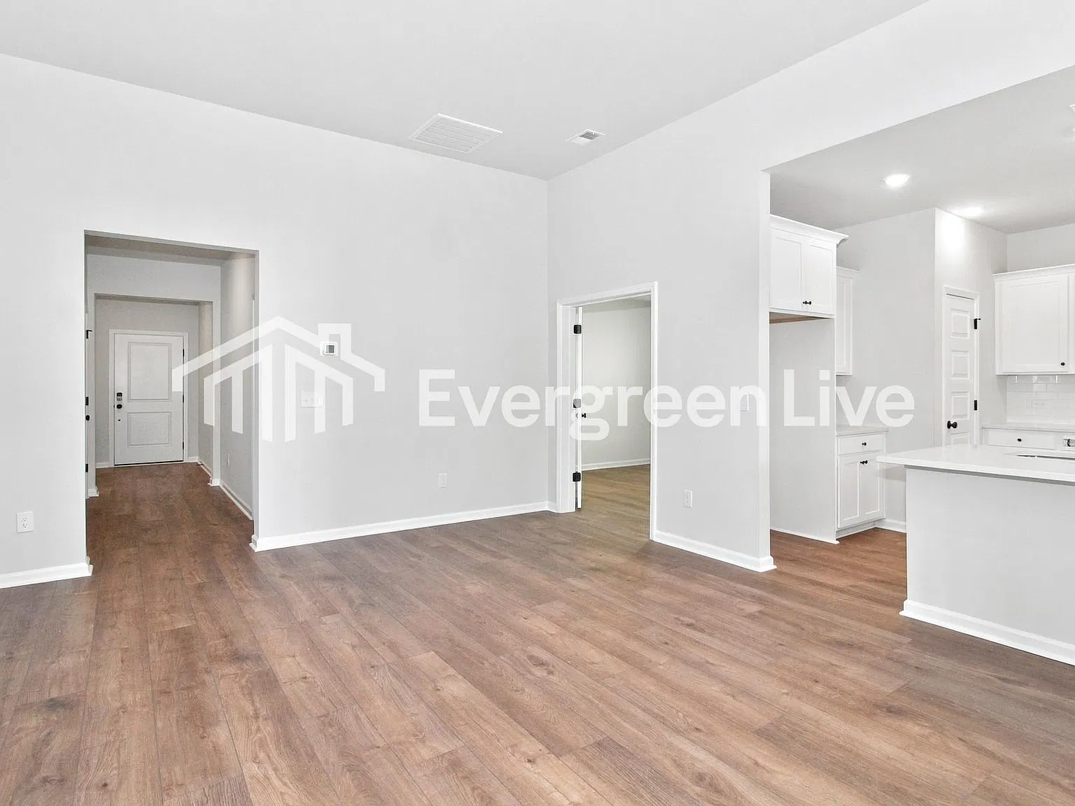 3 bed, 2.0 bath, 1748 sqft, $1,995 — Photo 3