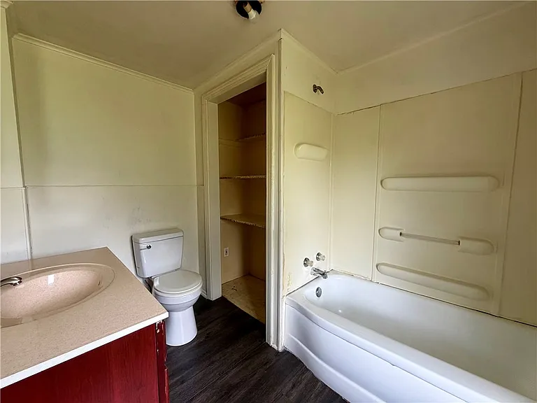 1320 Grand Central Ave — Photo 5