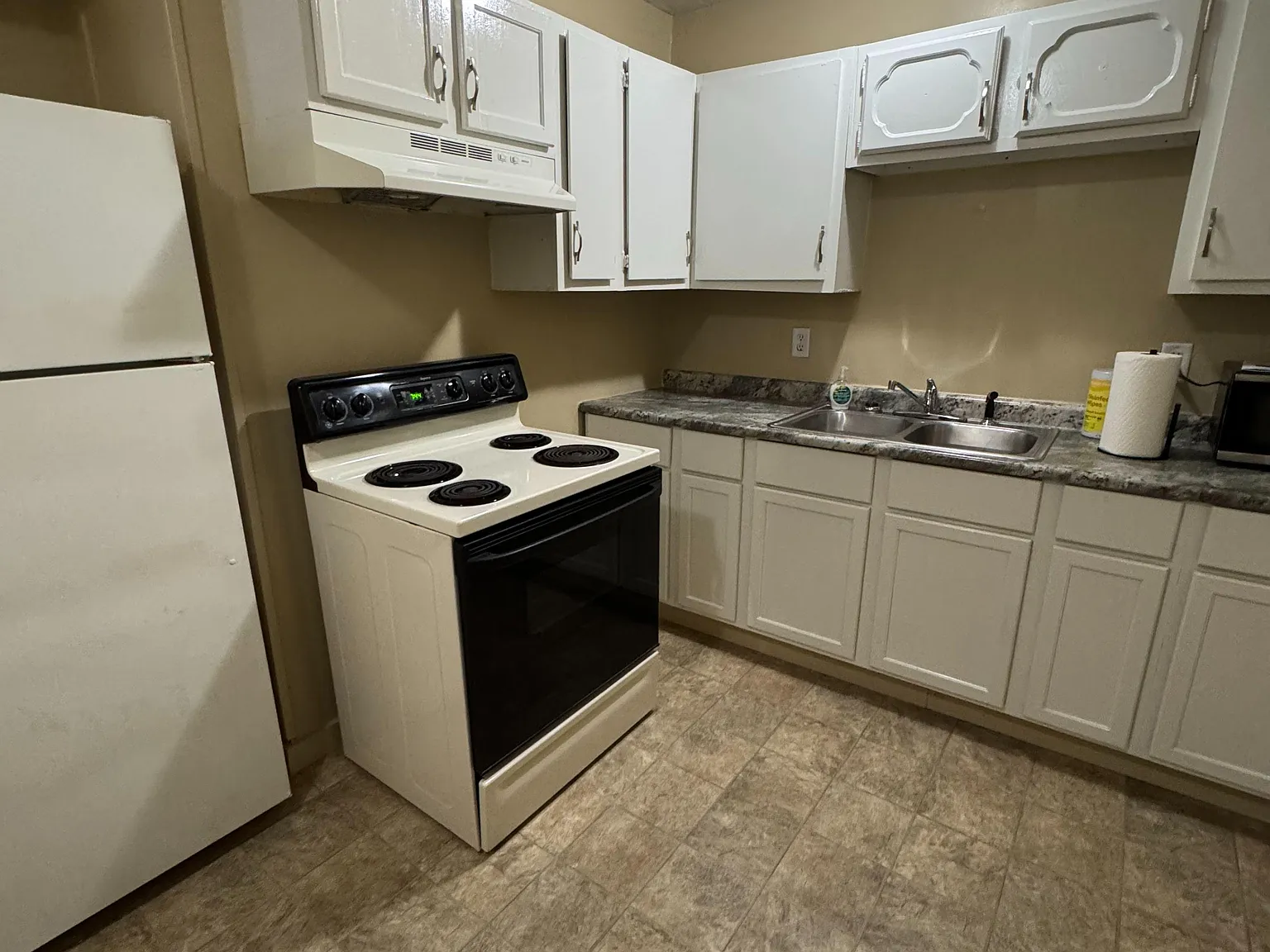4 bed, 1.0 bath, 1000 sqft, $862 — Photo 3