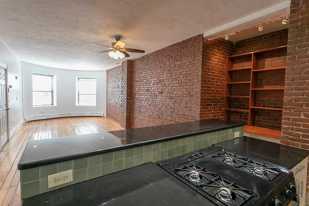2 bed, 1.0 bath, 889 sqft, $3,000 — Photo 3