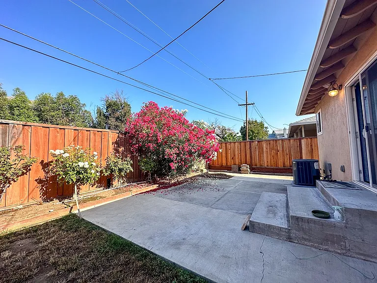 1727 Coralee Dr — Photo 19