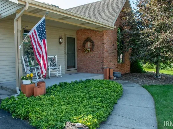 6030 Old English Ct, South Bend, IN 46614