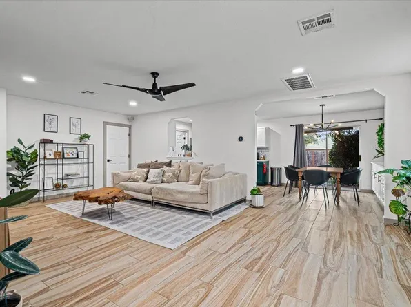 120 Hillhouse Ln, Manchaca, TX 78652