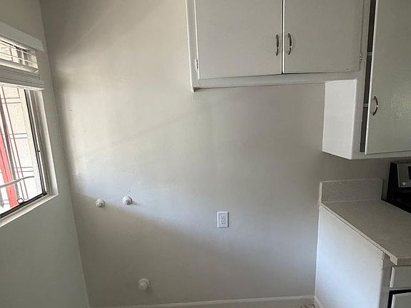 3rd image of 3836 Lockland Dr APT 4
