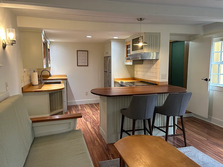 28 Blossom St #3 — Photo 10