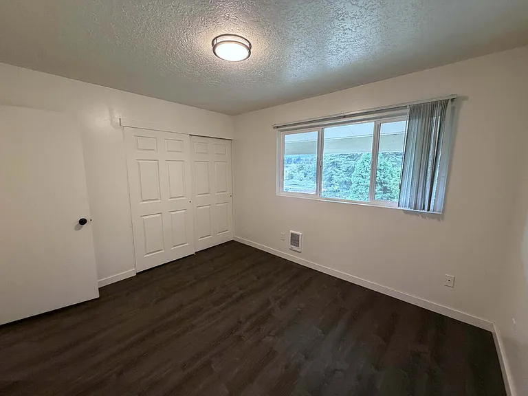 3123 SW Dolph Ct #8 — Photo 5