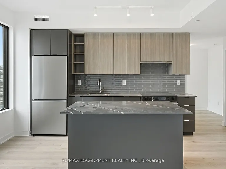 2075 Lakeshore Rd #702 — Photo 8