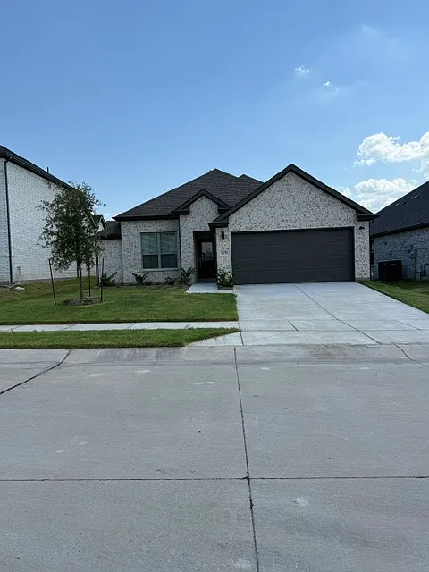 4 bed, 1800 sqft, $2,450 — Photo 1