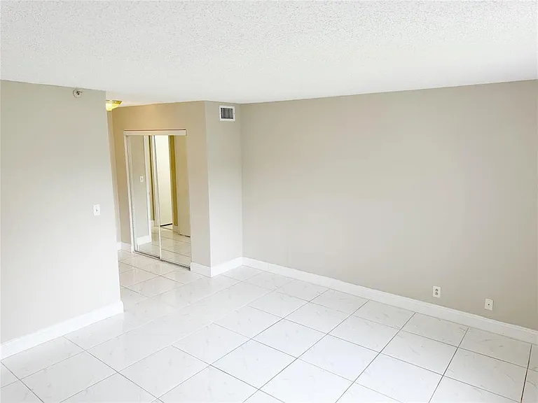 2788 Tennis Club Dr #101 — Photo 14