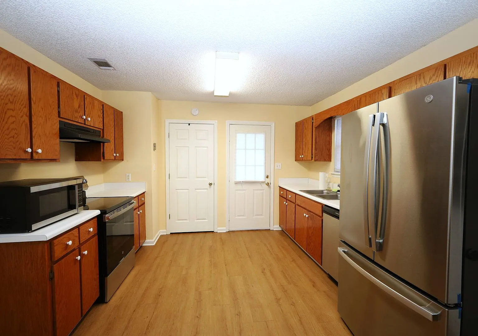 1727 Largo Circle — Photo 3