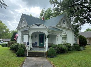 402 S 4th St, Neodesha, KS 66757