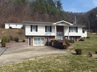 47 Thompson Hl, Raccoon, KY 41557