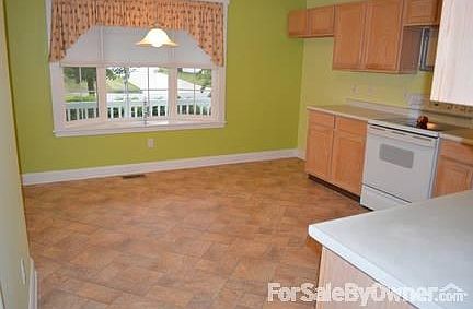 Eat-in Kitchen : Spacious kitchen with plenty of room for a table. Bay window with front view.
