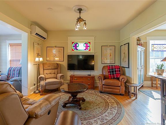4th image of 172 Park St