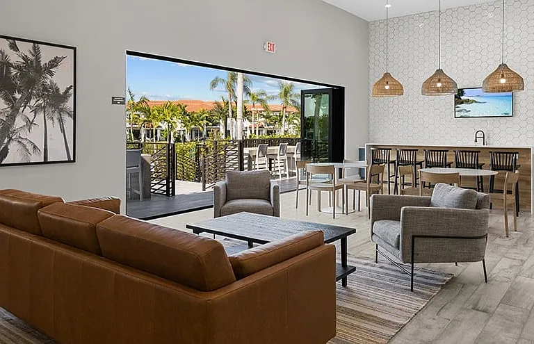 The Avant at Pembroke Pines Apartments — Photo 4