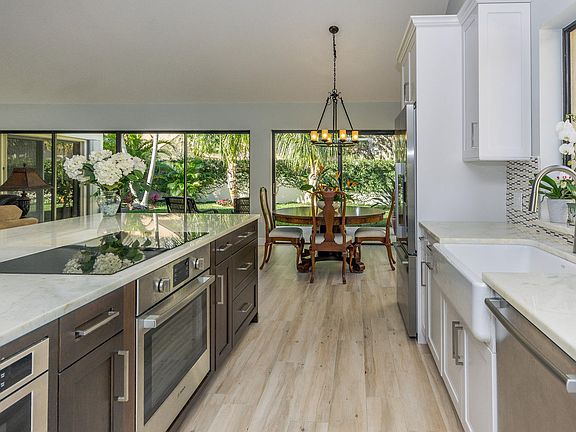 3rd image of 326 Leeward Dr