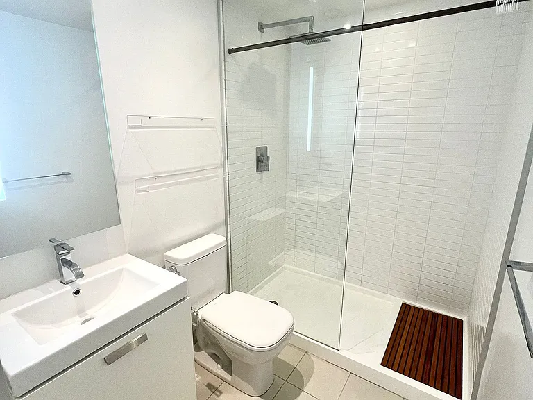 629 King St W #623 — Photo 10
