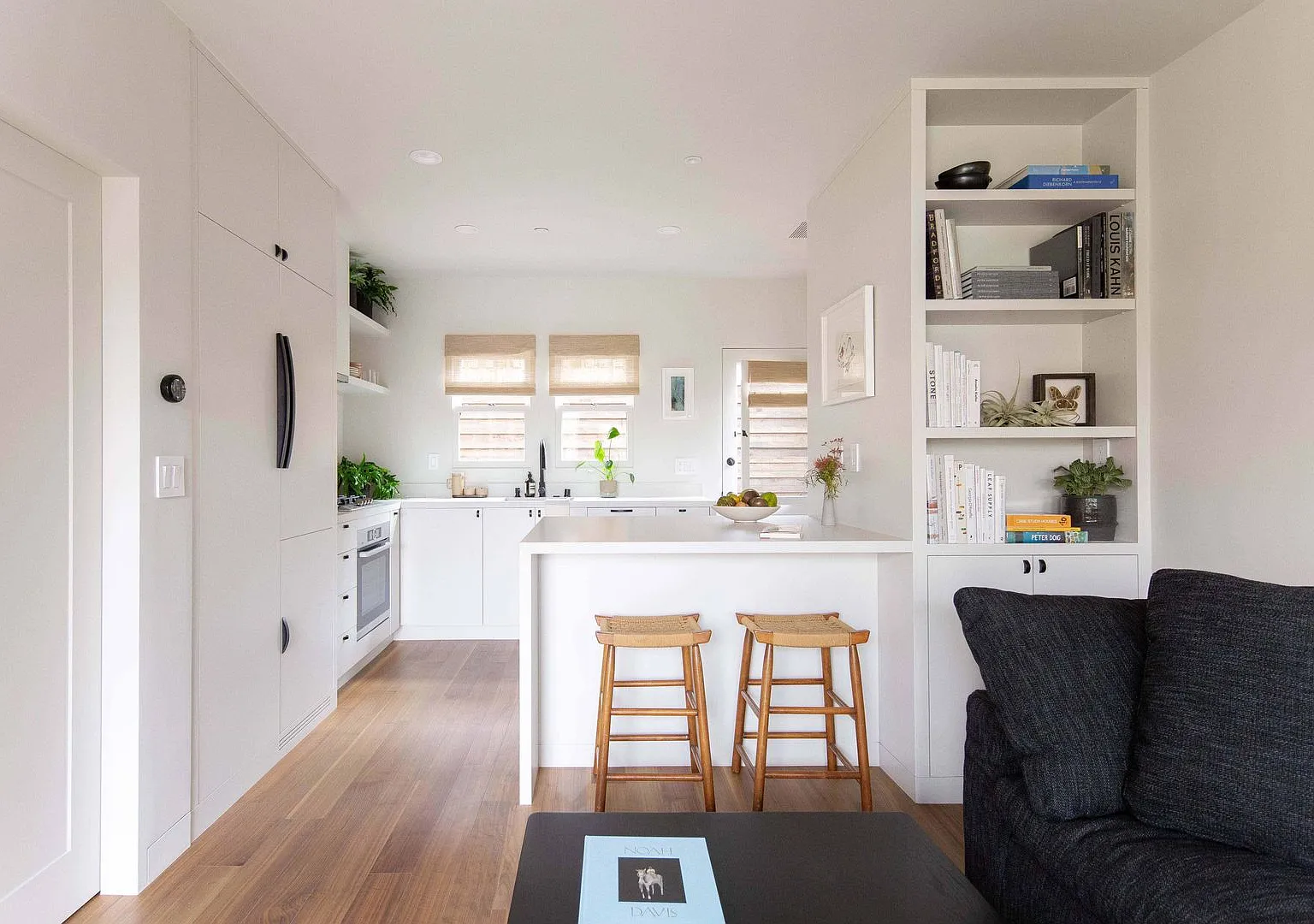 Beautiful 1 bed / 1 bath bungalow-style apartment now available! — Photo 4