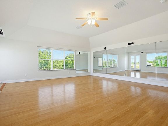 4th image of 4402 Horizon Dr