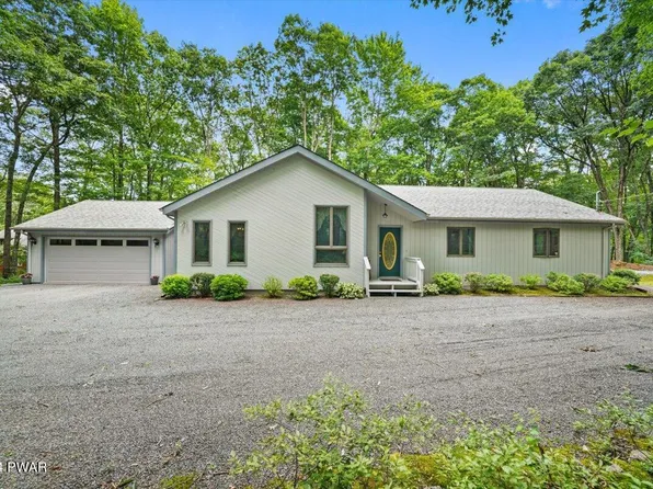 114 Blackbirch Ln, Hawley, PA 18428