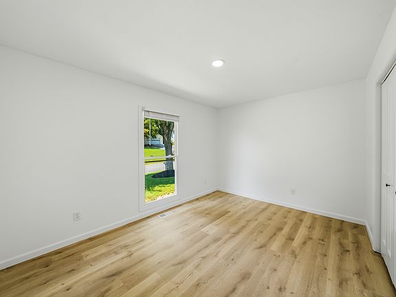 5th image of 1016 Misty Springs Rd