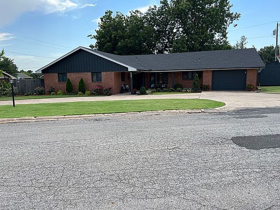 5th image of 609 Meadow Pl