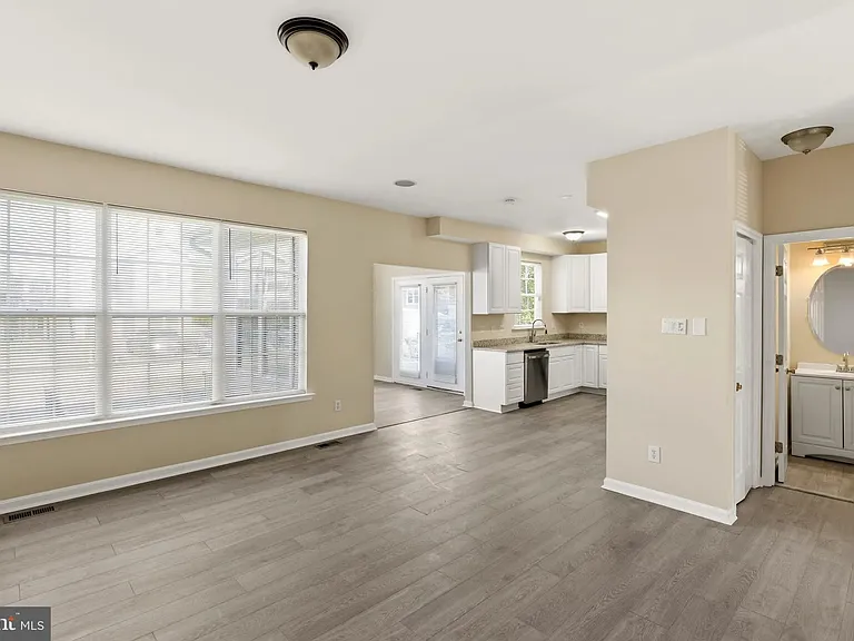 4704 Denview Way — Photo 17