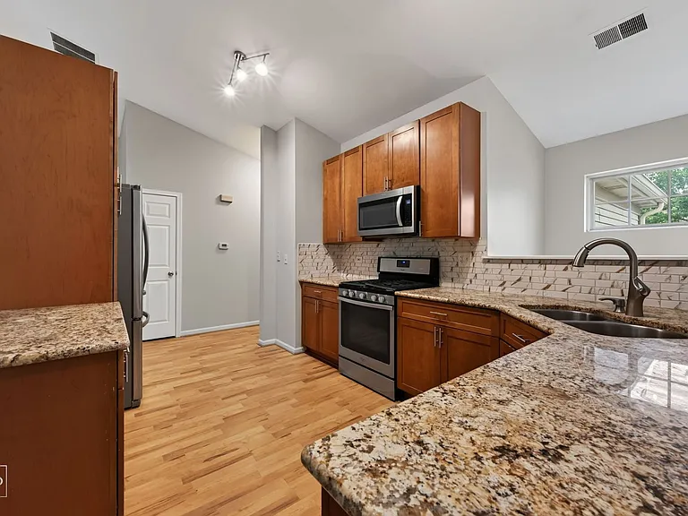 268 Southwicke Dr #B — Photo 3