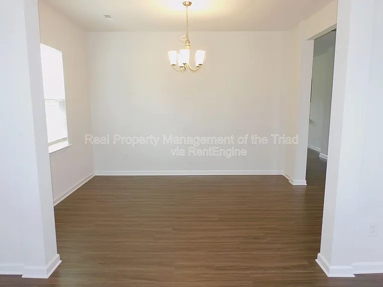 390 Spaulding St — Photo 9