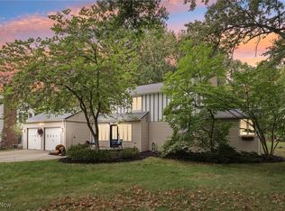 1367 Clearview Rd, Lyndhurst, OH 44124