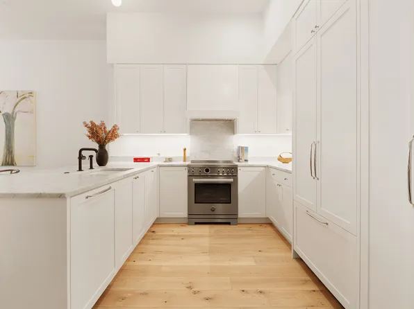 524 Halsey Street image 4 of 16