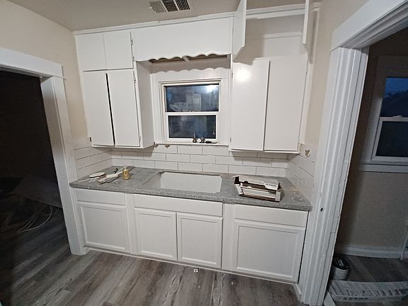 4th image of 1152 W 19th St