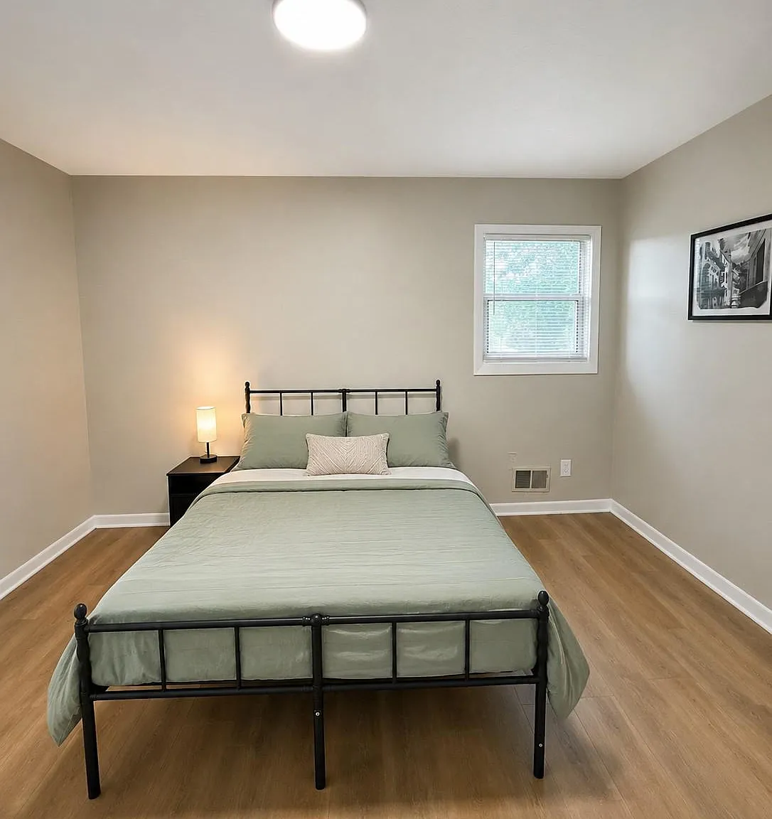2 bed, $890 — Photo 1