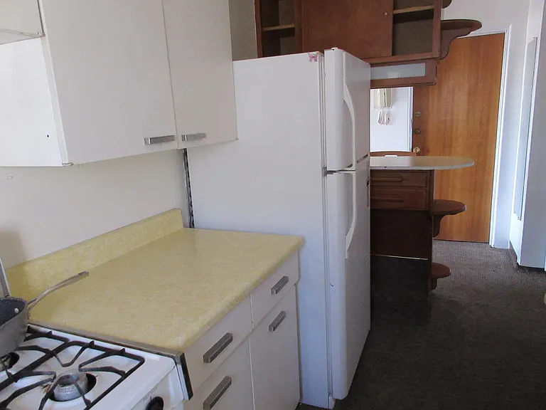 830 Macon Ave — Photo 11