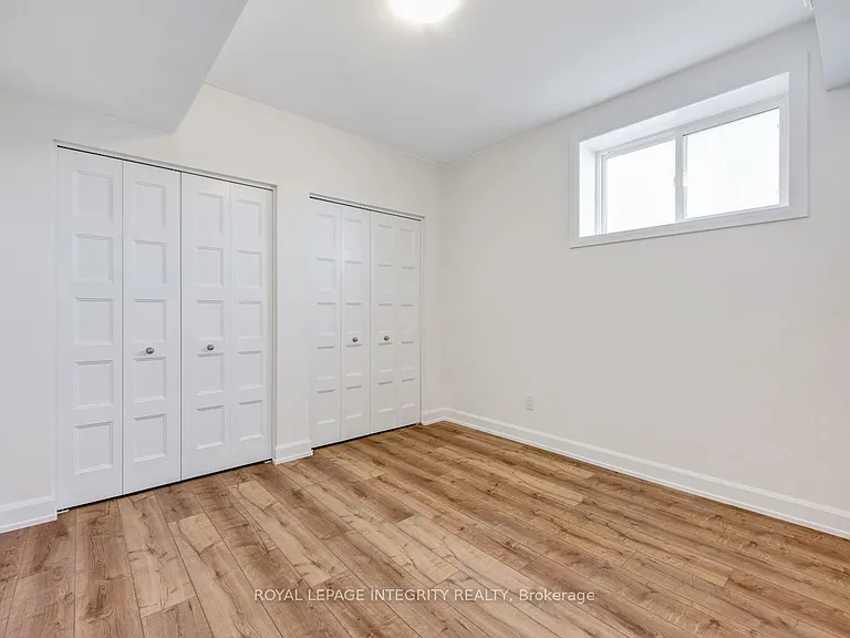 906 Chablis Cres #A — Photo 11