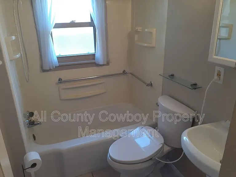 1020 S 11th St — Photo 7