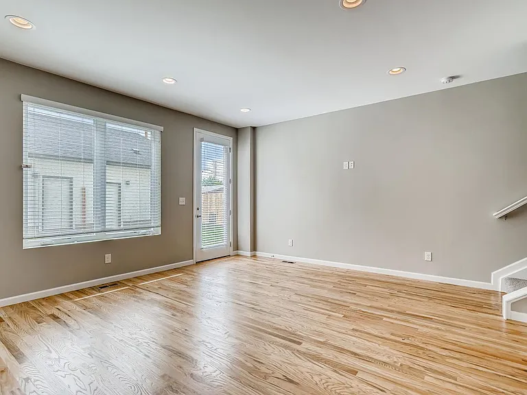 1039 Julian St — Photo 14