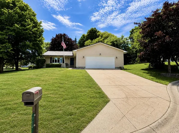 112 Wedgewood Dr, Charlotte, MI 48813