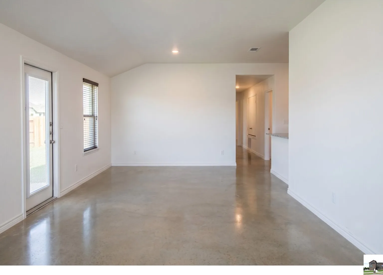 3 bed, 2.0 bath, 1264 sqft, $1,400 — Photo 4
