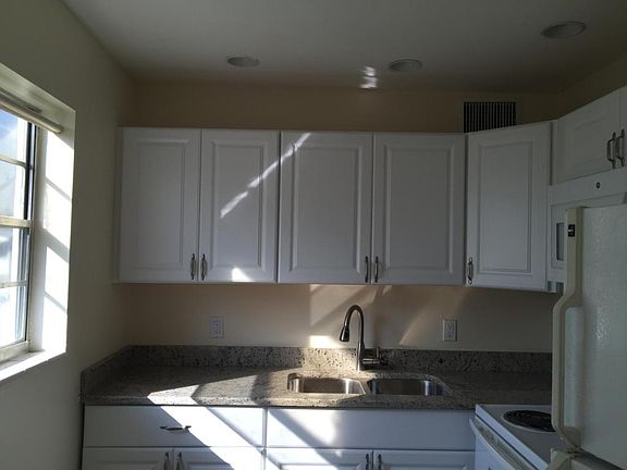 3rd image of 156 Windsor Dr #G