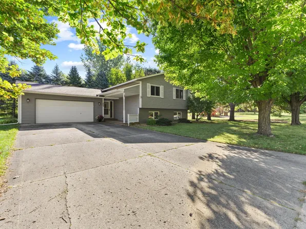469 Campbell Ln NW, Hutchinson, MN 55350